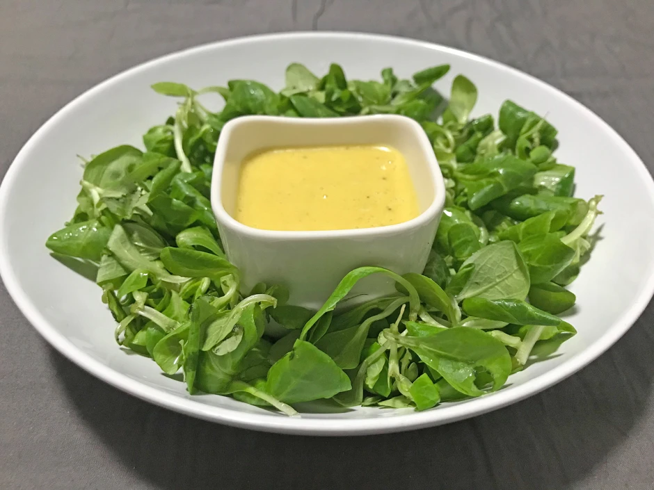 Bananen-Curry-Dressing für Blattsalate