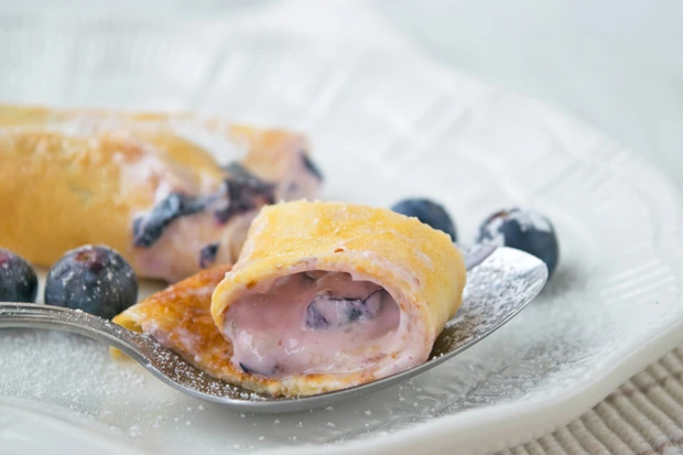 Cr&ecirc;ps mit fruchtiger Cremefine-F&uuml;llung