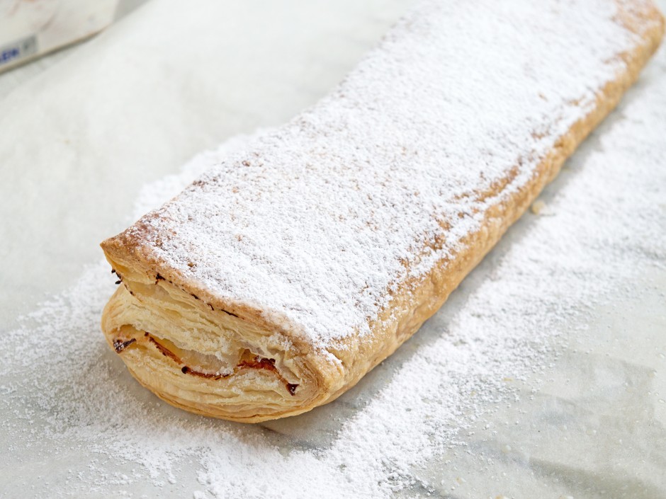 Schokoladenstrudel mit Ananas