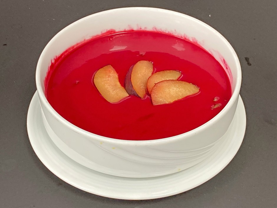 Rote Rüben-Pflaumensuppe