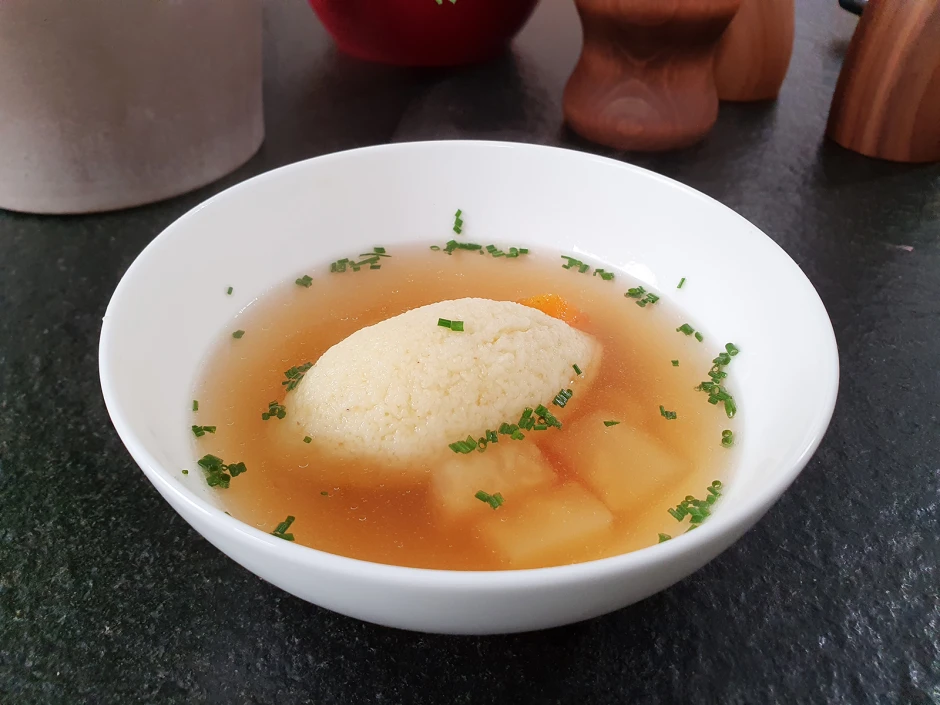 Grie&szlig;nockerlsuppe