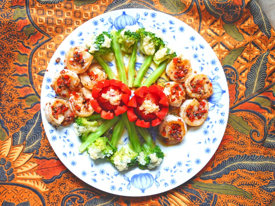 Pfeffergarnelen mit Brokkoli und Tomaten