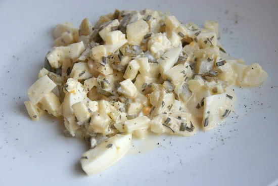 Skandinavischer Salat mit Ei