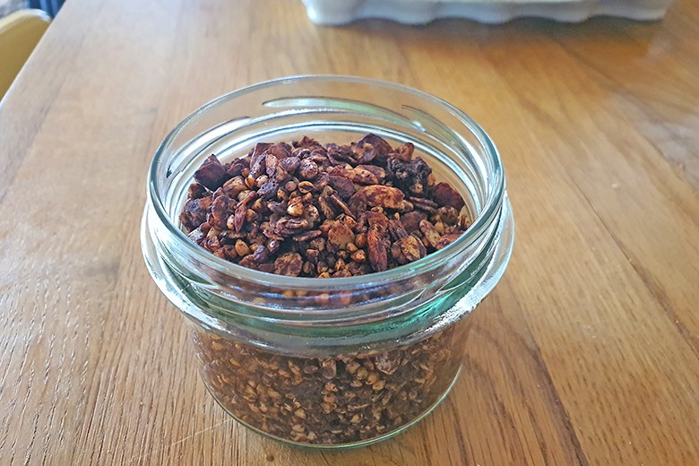 Schoko-Buchweizengranola mit Kokos