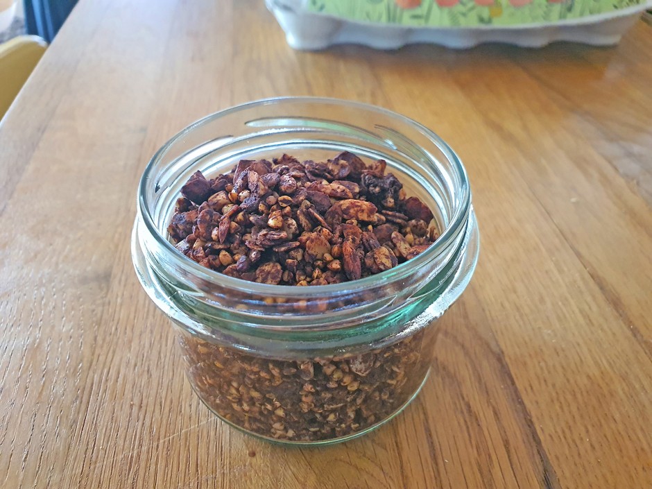 Schoko-Buchweizengranola mit Kokos