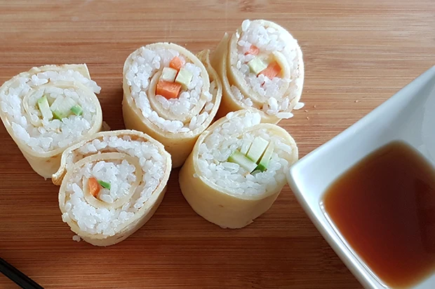 Sushi Avocado und Palatschinke