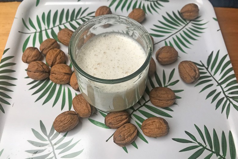 Walnuss-Bananen-Milch