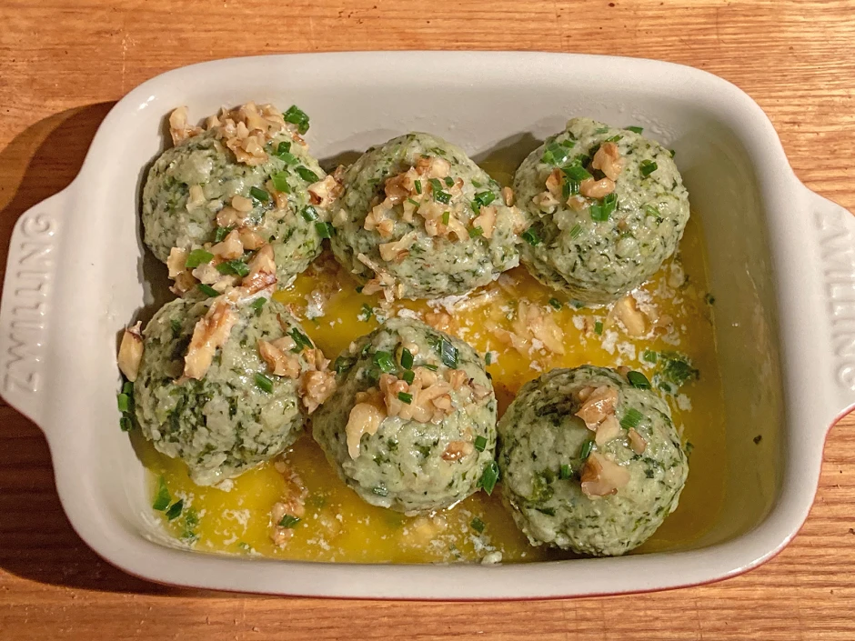 Spinatknödel mit Walnussbutter