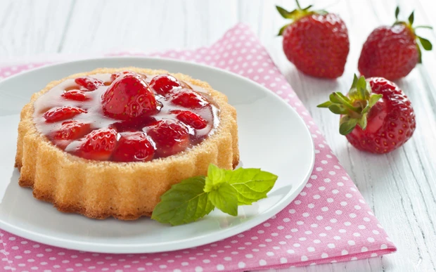 Obstkuchen mit Erdbeeren
