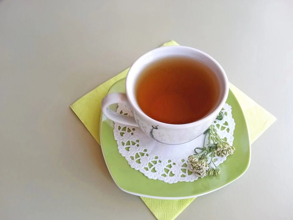 Kr&auml;utertee mit Ingwersirup