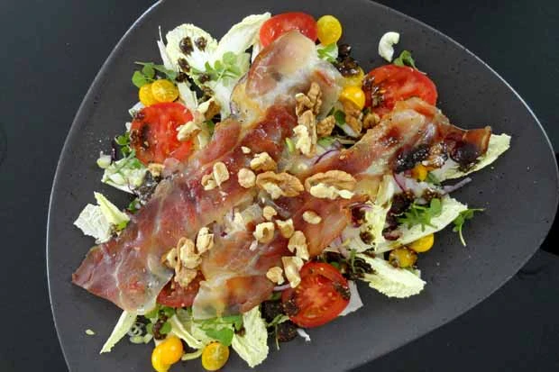 Wintersalat mit gebratenem Speck