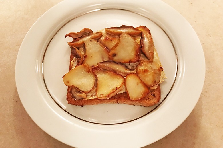Butter-Steinpilz auf Toast