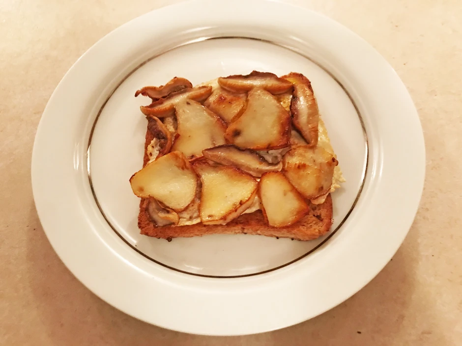 Butter-Steinpilz auf Toast