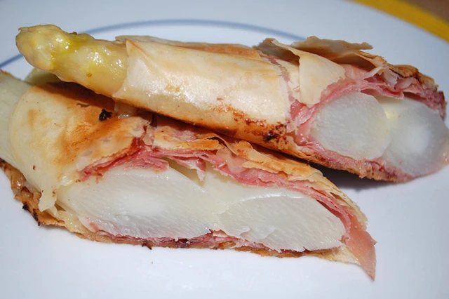 Spargel mit Rohschinken