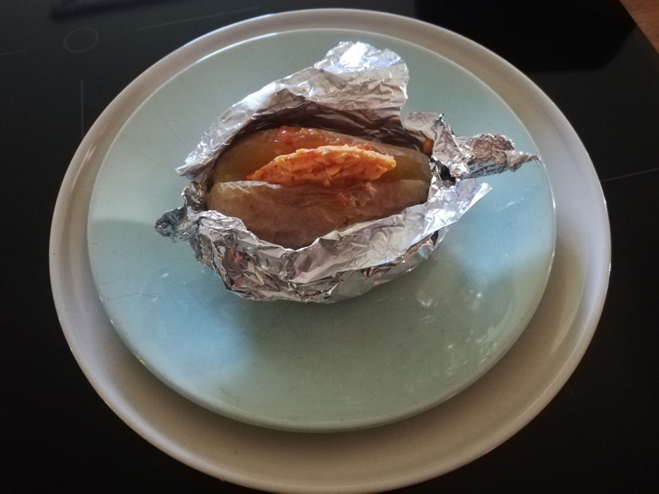 Folienkartoffel mit Tomatenbutter