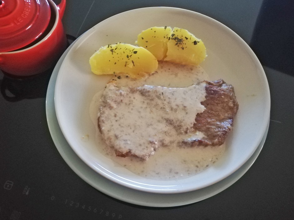 Rindsschnitzel in Pfefferrahmsauce