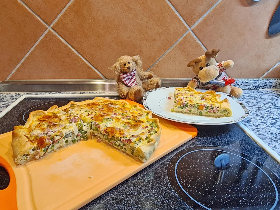 Gem&uuml;sequiche mit Schinkenw&uuml;rfeln