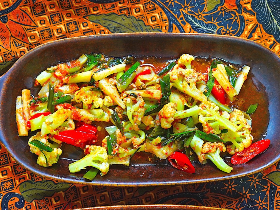 Karfiol-Cap Cay mit Austernsauce