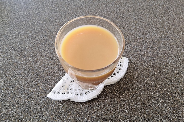 Honigtee mit Milch