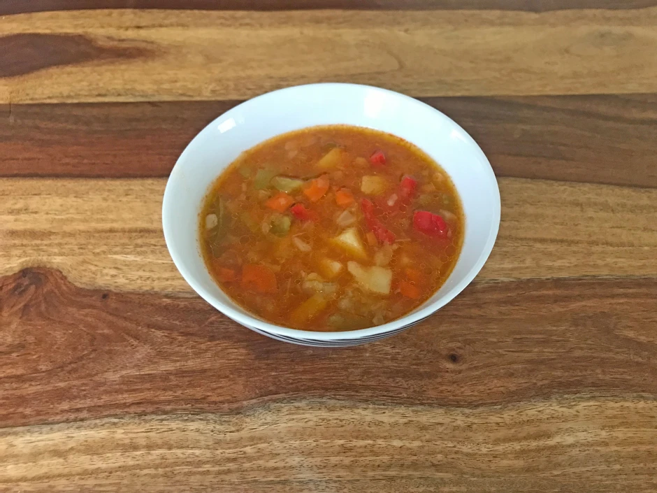 Eintopf mit Stangensellerie und Spitzkraut