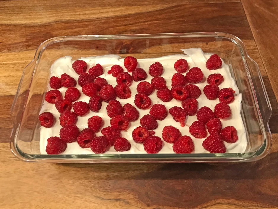 Topfencreme mit Himbeeren