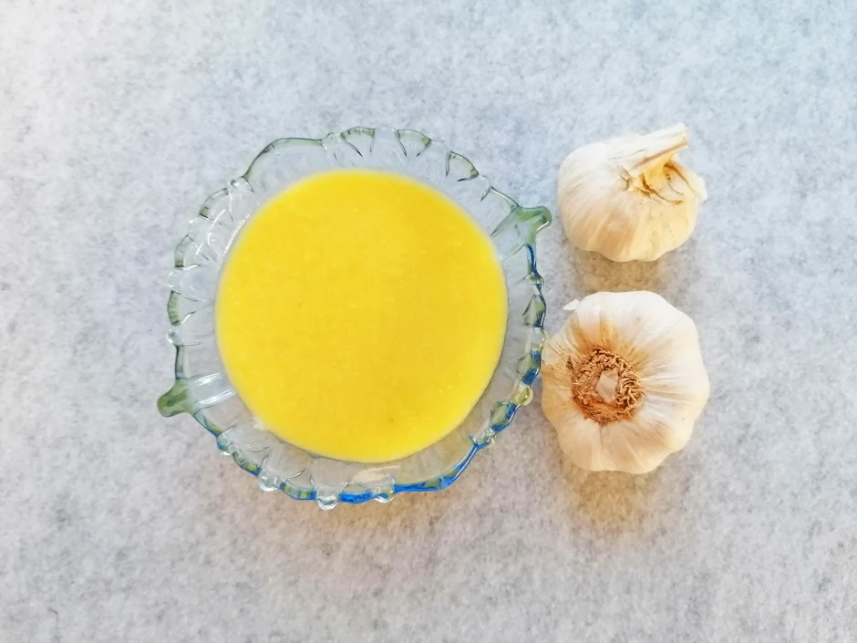 Knoblauchpaste mit Wei&szlig;wein