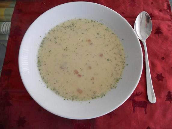 Erdäpfelsuppe