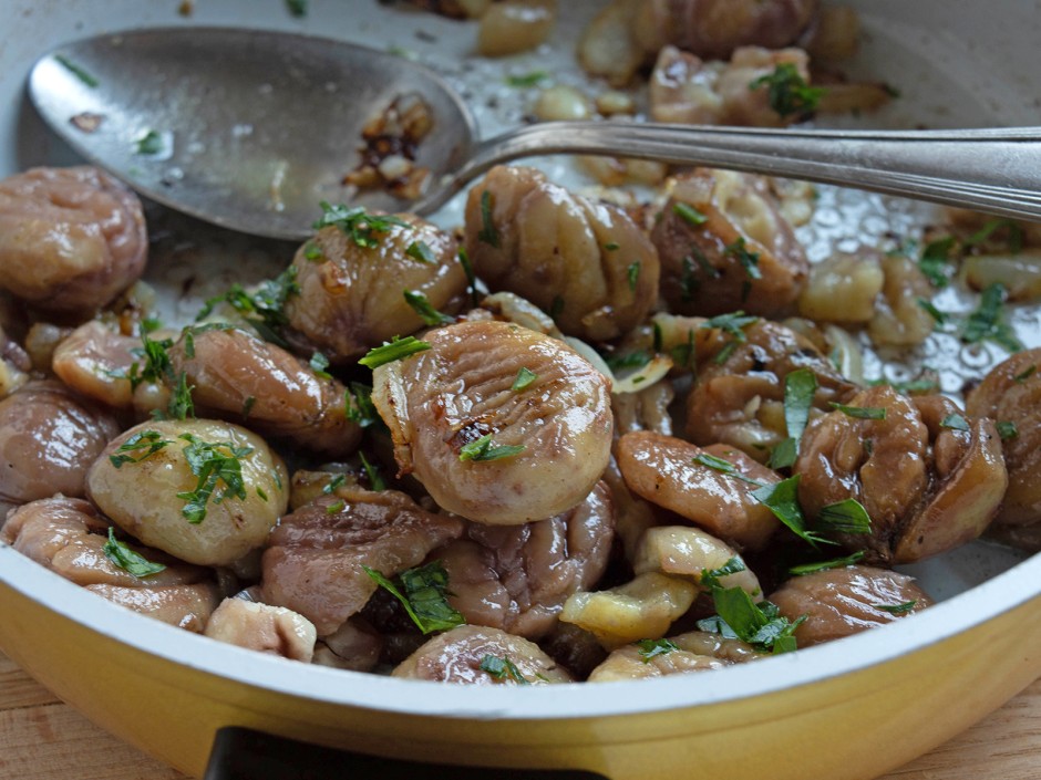 Kastaniengemüse mit Zwiebel
