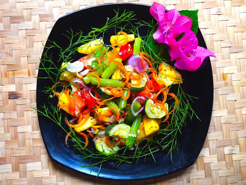 Gemischter Bohnensalat mit Mango