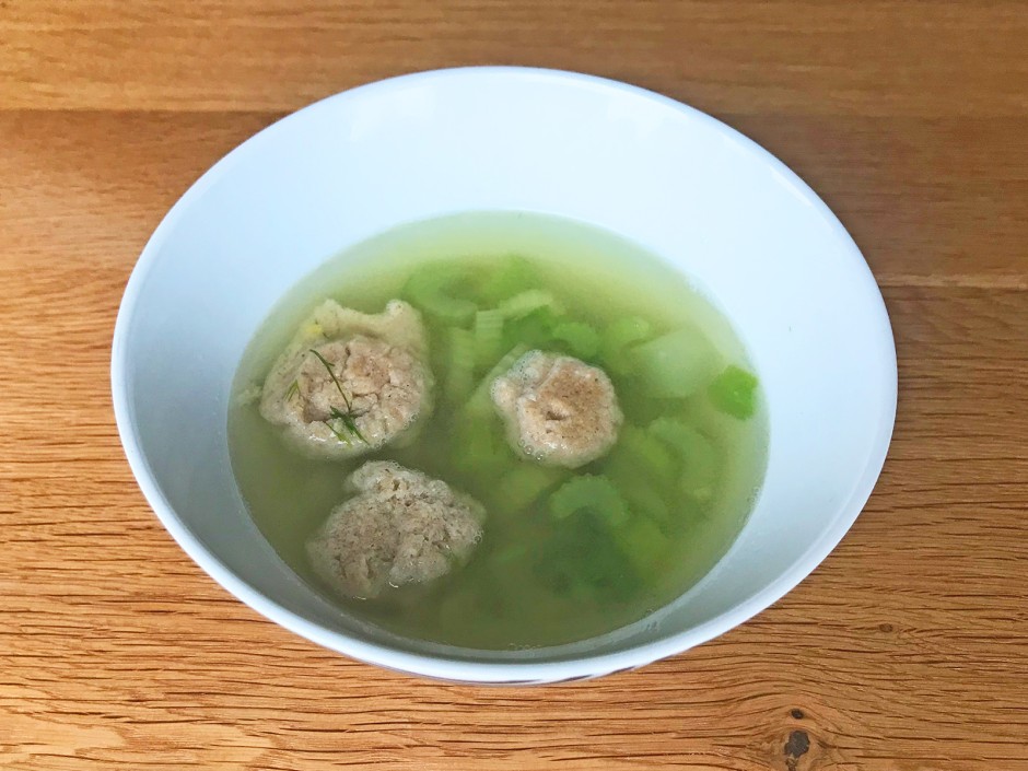 Sellerie-Fenchel-Suppe mit Vollkorn-Eiernockerln