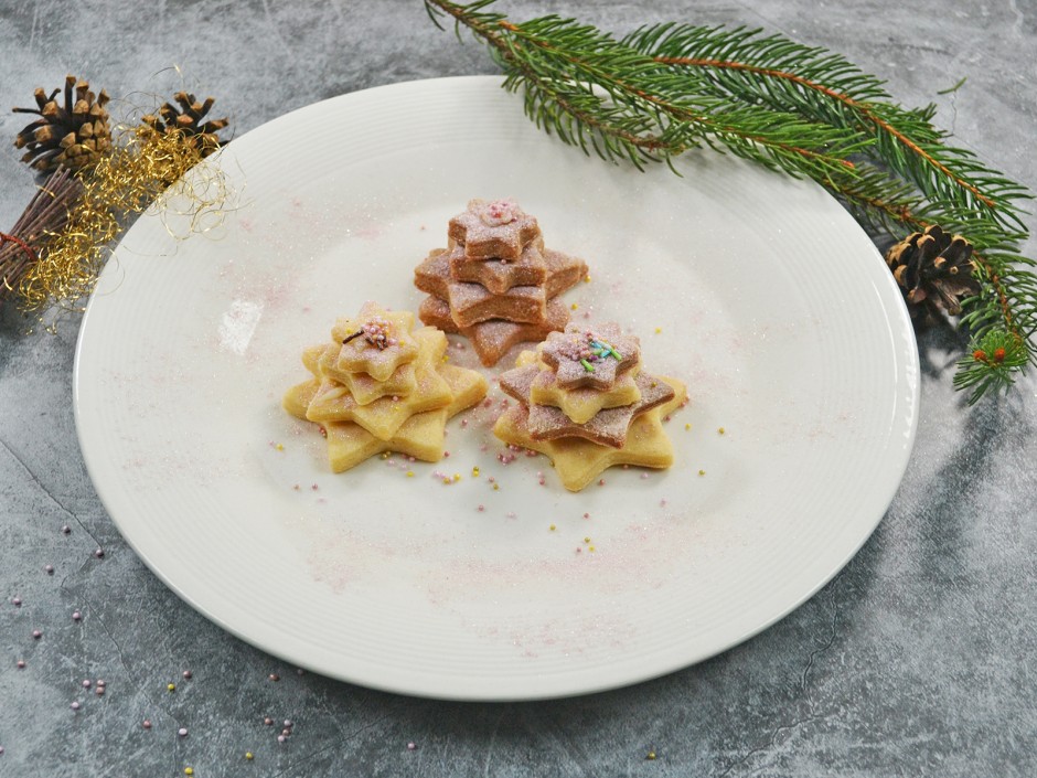 Weihnachtsbäume aus Sternkeksen