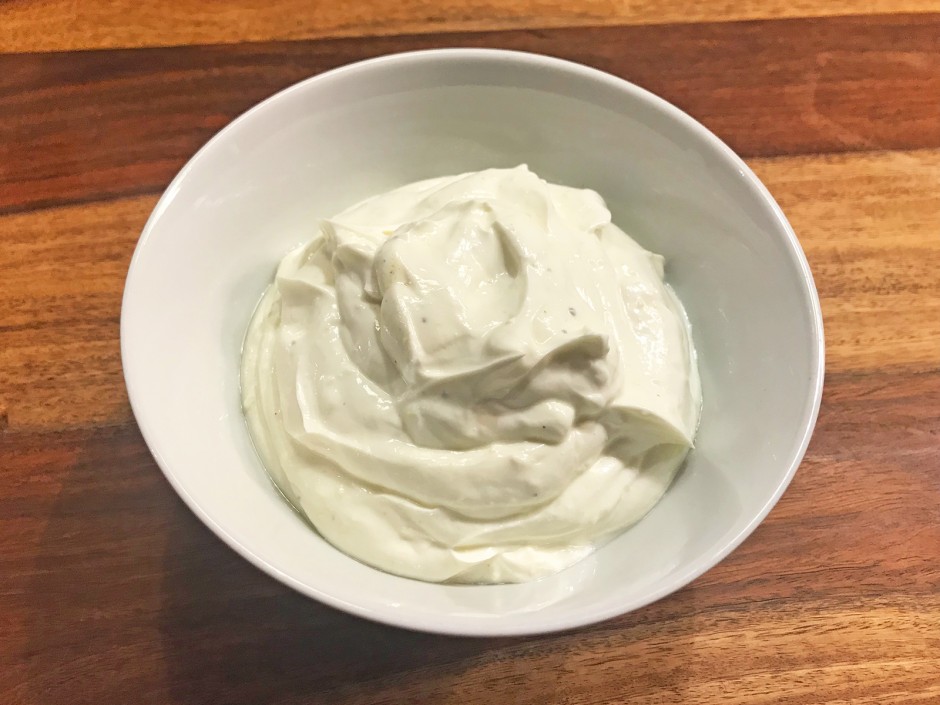 Topfencreme mit Olivenöl und Zitrone