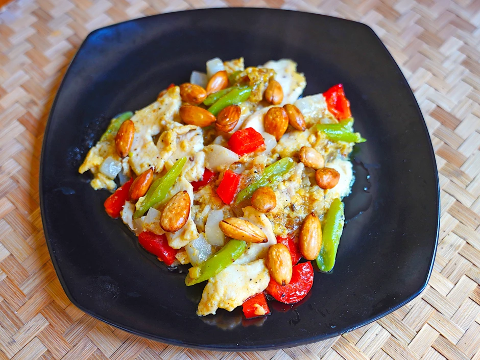 Shanghai-H&auml;hnchen mit Mandeln
