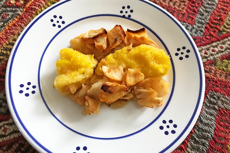 Süße Polenta mit Äpfeln