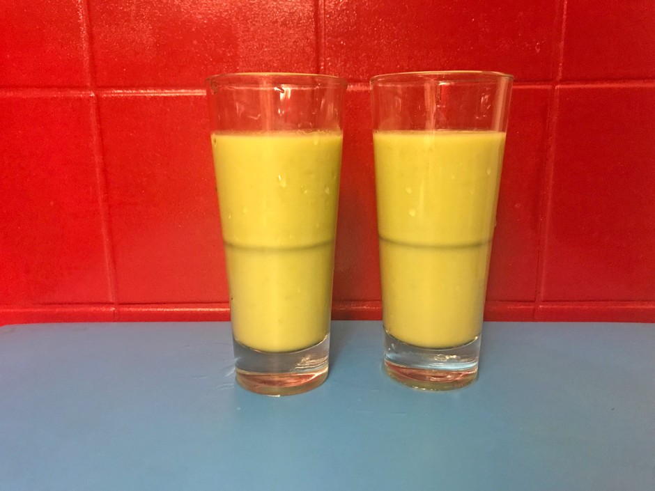Cremiger Ananas Kokos Drink