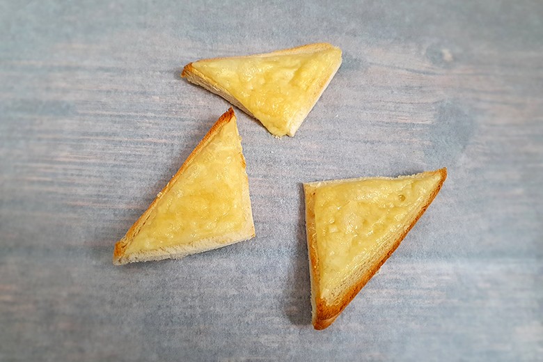 Käsetoastecken als Suppeneinlagen