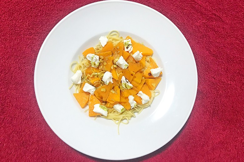 Spaghetti mit Kürbis und Ziegenfrischkäse