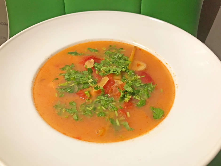 Paradeiser-Kokos-Suppe mit Garnelen