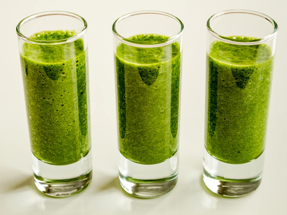 Ingwer-Shot mit Spinat und Apfel