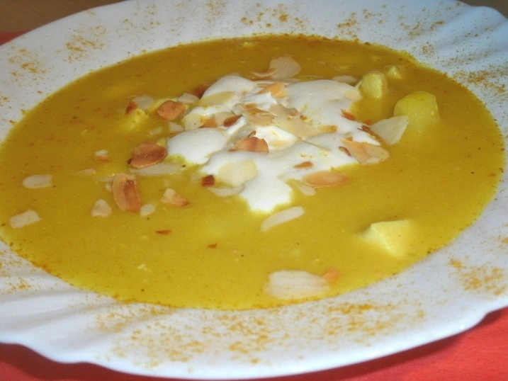 Currycremesuppe mit H&uuml;hnchen
