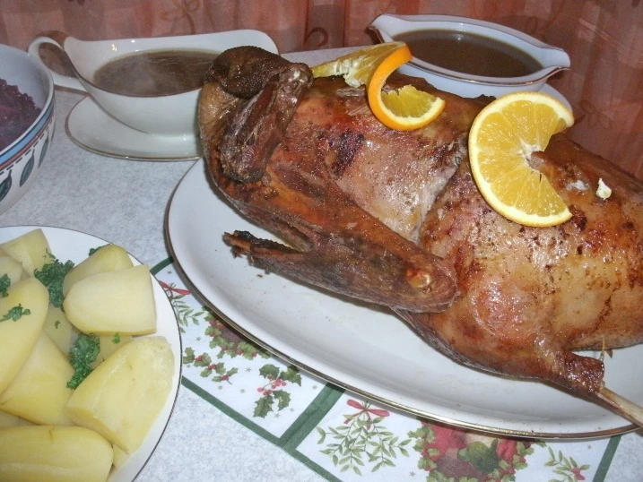 Gans gefüllt