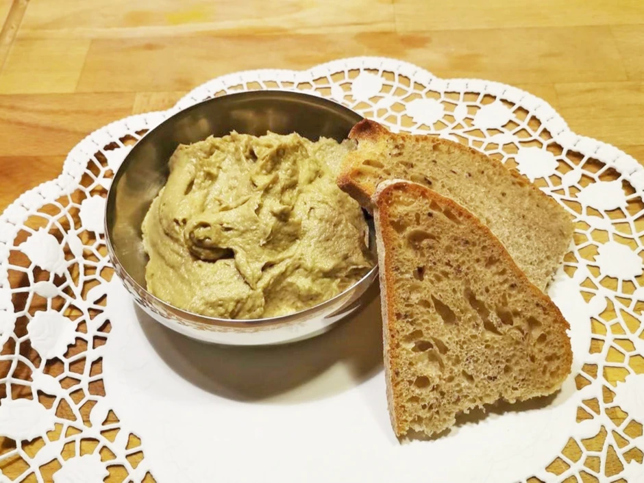 Avocadoaufstrich mit Sardellen