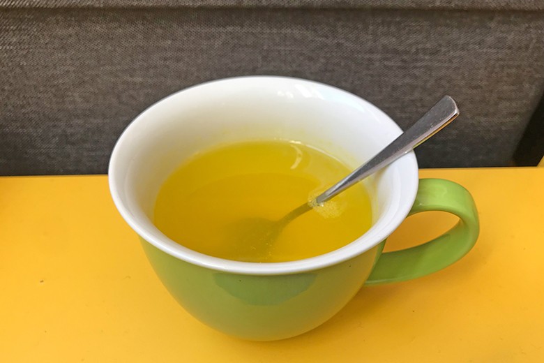 Kurkuma-Zitronen-Tee