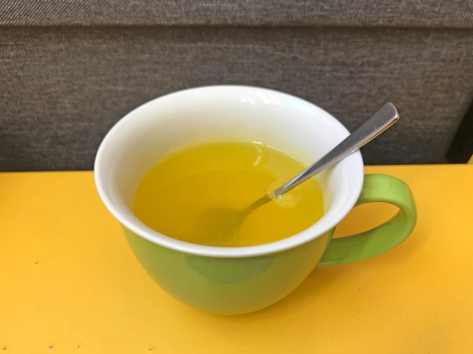 Kurkuma-Zitronen-Tee