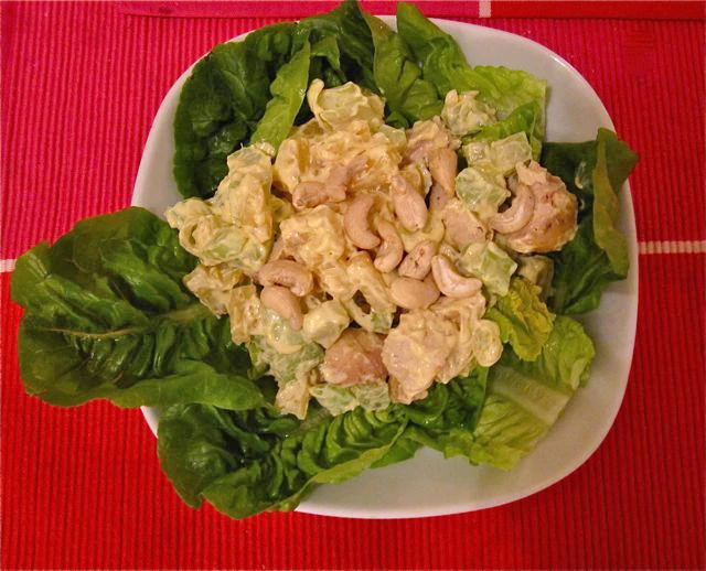 Fruchtiger H&auml;hnchensalat mit Currydressing