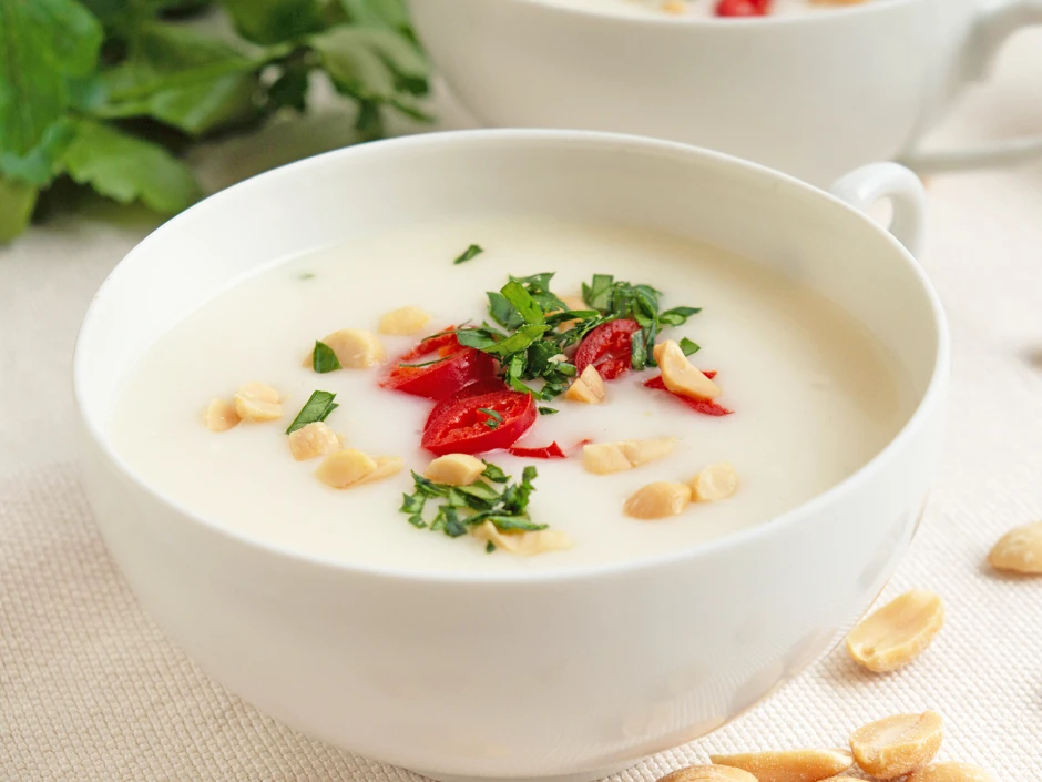 Koreanische Kokossuppe mit Chili