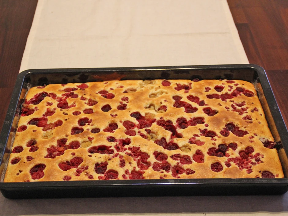 Buttermilchkuchen mit Obst