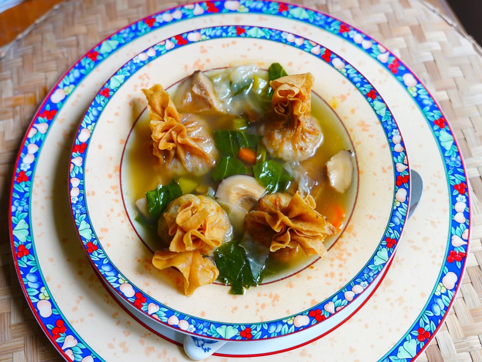 Wan-Tan-Suppe mit Kailan