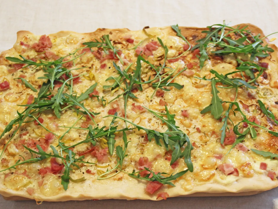 Flammkuchen mit Dinkelteig