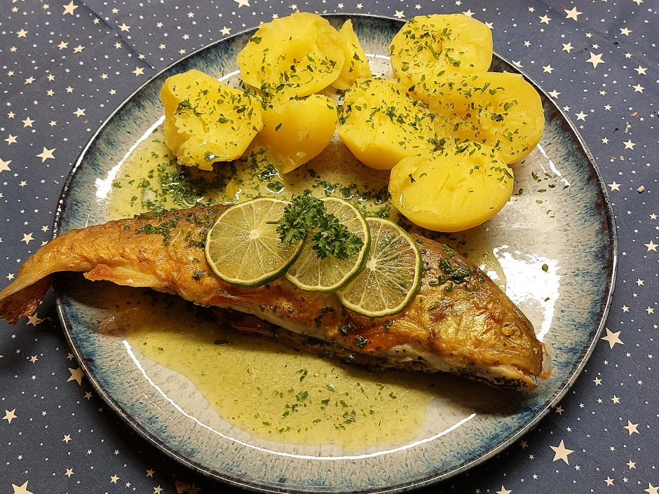 Saibling in Limetten-Petersilie-Butter